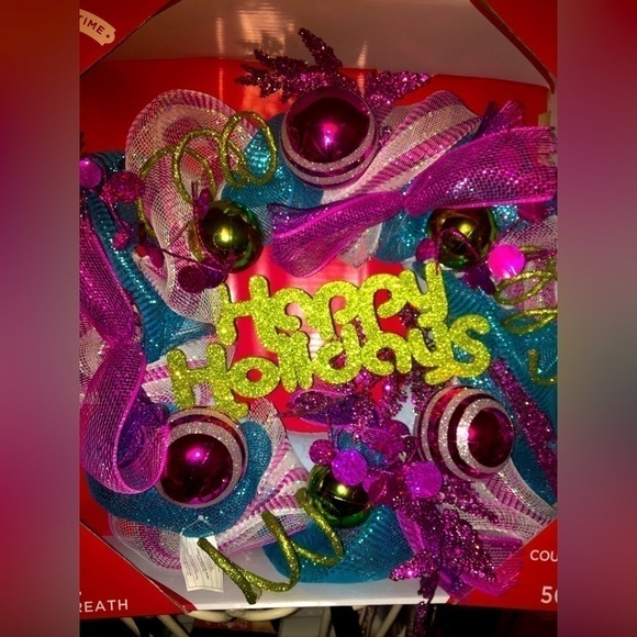 20” mesh holiday wreath - Picture 1 of 6